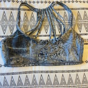 Lululemon Lighten Up Bra Size 6